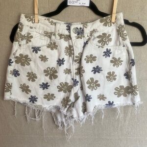 255 - Sz 26 Flower shorts